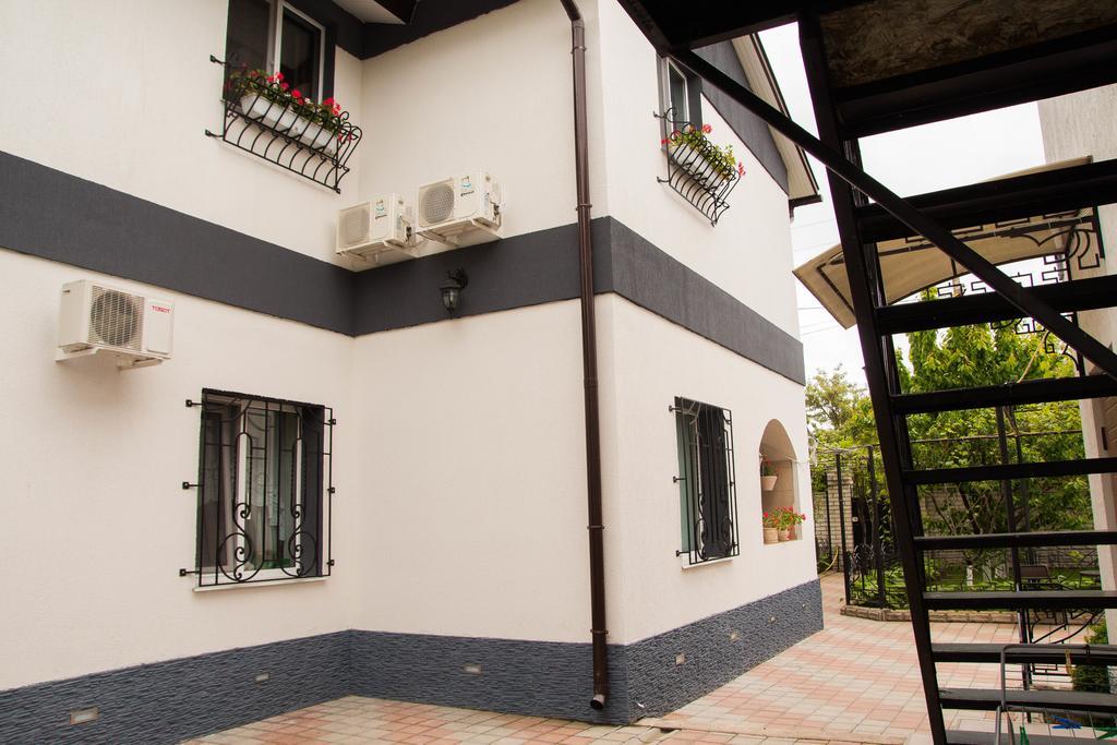 Aparthotel Yuzhniy Dvorik Odesa Exterior foto